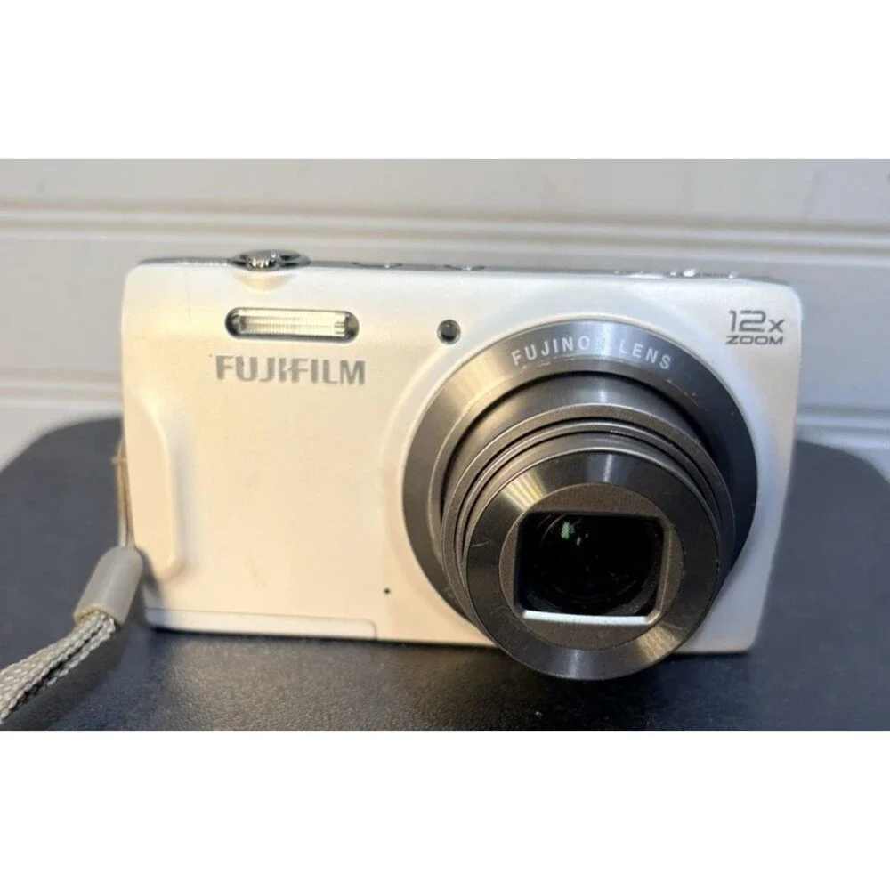 Fujifilm finepix T550 White Digital Camera 16MP - 8 GB SD Card  & 3 Batteries